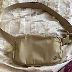 Lululemon everywhere belt bag